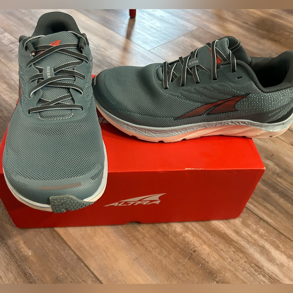 Brand new Altra Rivera 2